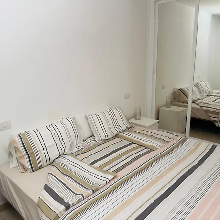 Beautiful With Sea View, Terrace And Pool 아파트